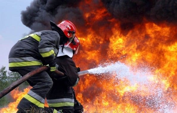 Soţiile şi copiii pompierilor morţi în misiune se vor putea angaja în MAI