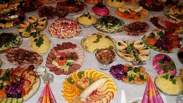 Cum te dregi după festinul de Crăciun. Vitamina care ajută mai mult decât pastilele pentru bilă