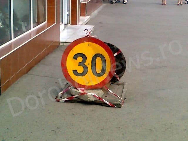 Primim la redacție - „Restricţie” de viteză pentru pietonii dorohoieni - FOTO