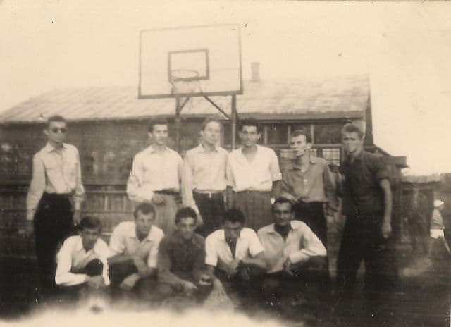 echipa de baschet Vointa Dorohoi- jos Ciobanu Romica, Vasiliu Emil, Mandachi Ilarion(antrenor si juc