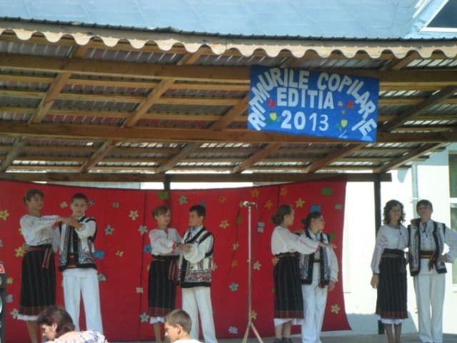 festivalul de muzica si dans Ritmurile copilariei (2)
