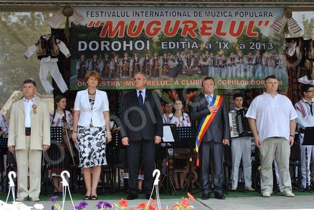 Oficialitati la Festivalul Mugurelul Dorohoi 2013_01