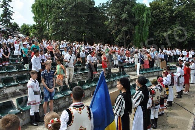 Oficialitati la Festivalul Mugurelul Dorohoi 2013_02