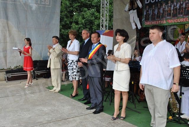 Oficialitati la Festivalul Mugurelul Dorohoi 2013_05