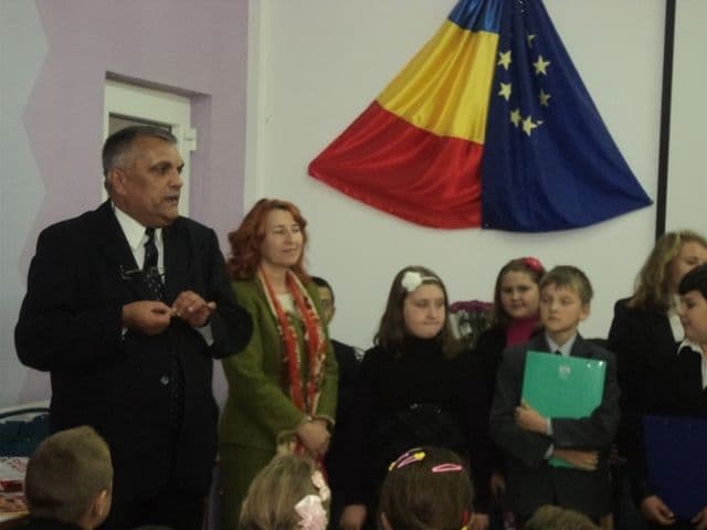 Lansare de carte la scoala Mihail Sadoveanu Dumbravita (2)