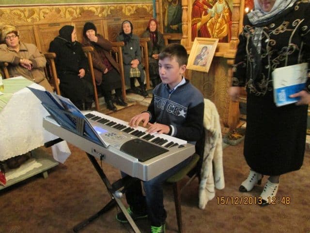 Colinde la Biserica din Ibanesti_06