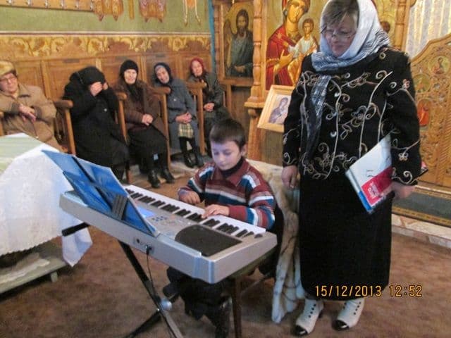 Colinde la Biserica din Ibanesti_08