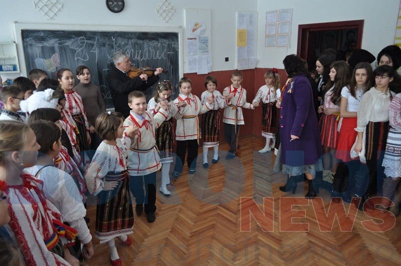 Unirea mica sarbatorita la Scoala AI Cuza Dorohoi_13