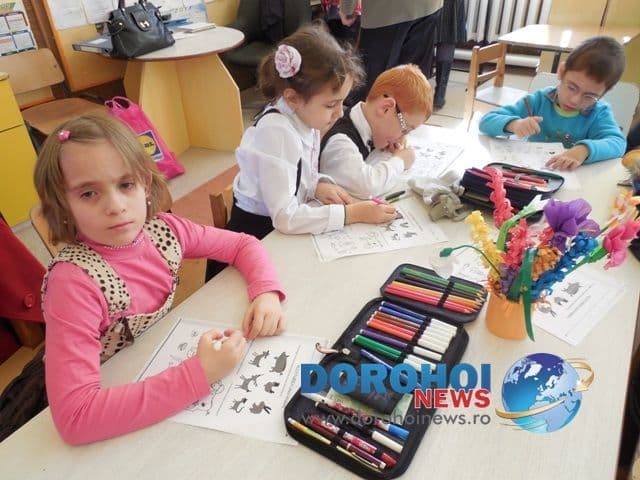 Sc AI Cuza Dorohoi_Cantam -ne jucam-cu copii ca noi (2)