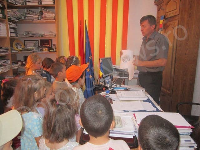 Preşcolari de la Grădiniţa din Dumbrăviţa în vizită la Primăria comunei Ibăneşti_02