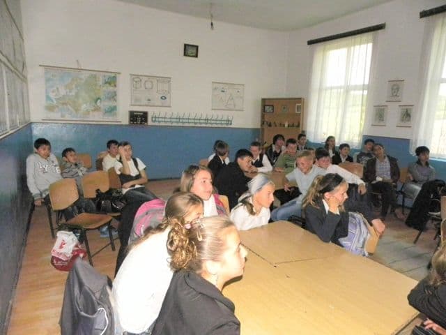 Scoala Strateni (2)
