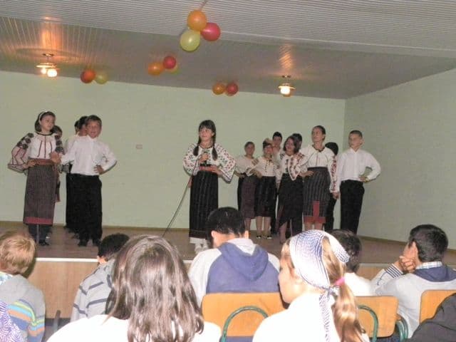 Scoala Strateni (3)