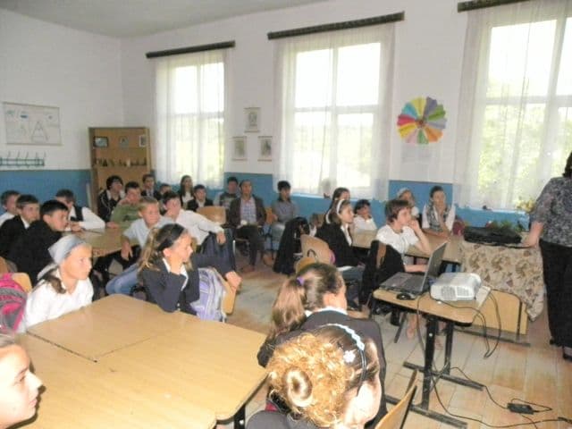 Scoala Strateni (6)