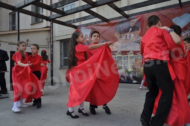 Ziua Scolii Gimnaziale „Mihail Kogalniceanu” Dorohoi 2013_13