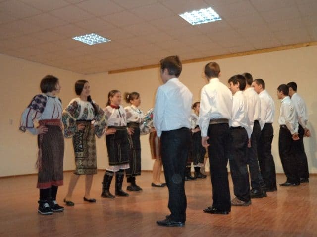 Scoala Lozna si Strateni10