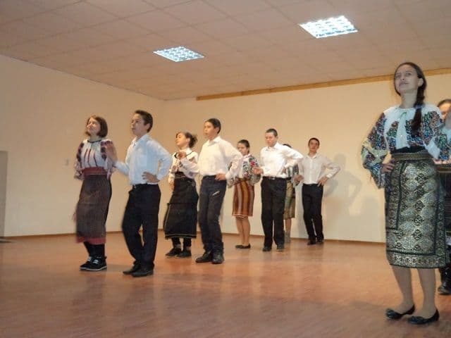 Scoala Lozna si Strateni11
