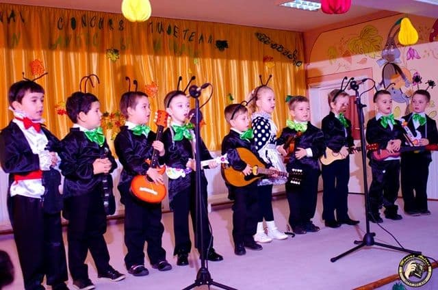 Dorohoi gradinita 8 Festival Toamna in cantec si culoare02