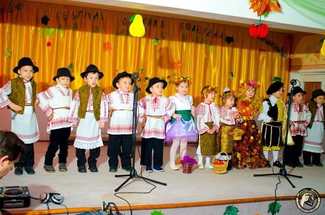 Dorohoi gradinita 8 Festival Toamna in cantec si culoare07