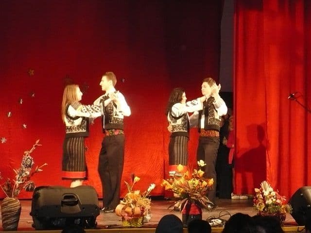 Spectacol de Craciun Liceul Regina Maria Dorohoi005