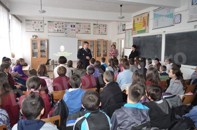 Activitate pompieri la Scoala A.I.Cuza Dorohoi_05