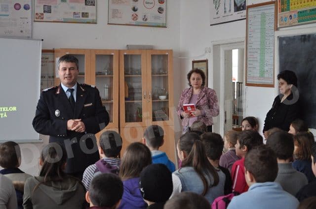 Activitate pompieri la Scoala A.I.Cuza Dorohoi_04