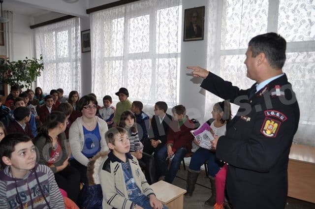 Activitate pompieri la Scoala A.I.Cuza Dorohoi_11