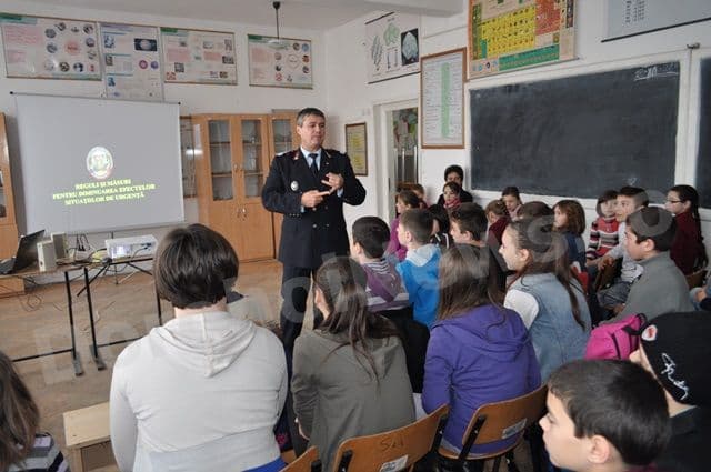 Activitate pompieri la Scoala A.I.Cuza Dorohoi_12