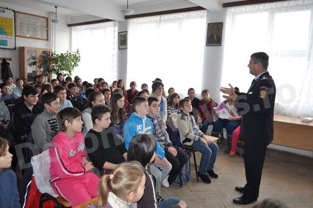 Activitate pompieri la Scoala A.I.Cuza Dorohoi_15