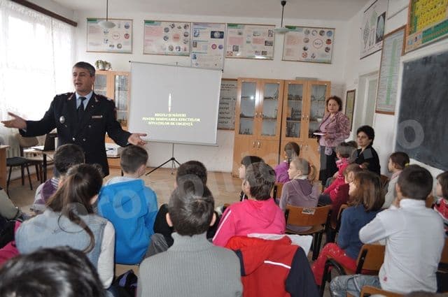 Activitate pompieri la Scoala A.I.Cuza Dorohoi_16
