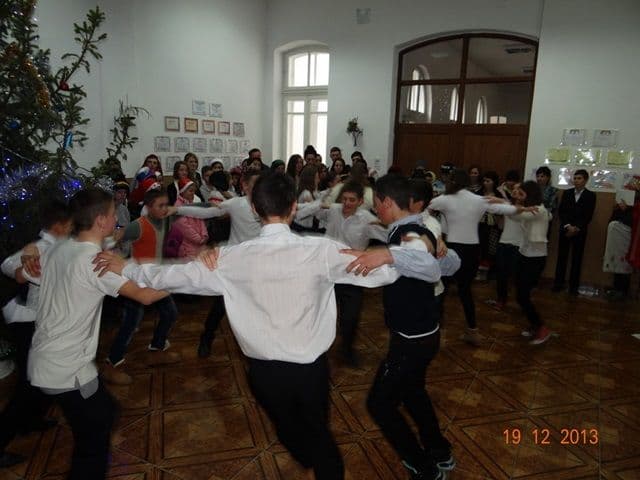 Serbare de Craciuni la Liceul Alexandru Vlahuta Sendriceni_10