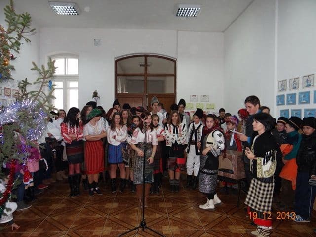 Serbare de Craciuni la Liceul Alexandru Vlahuta Sendriceni_11
