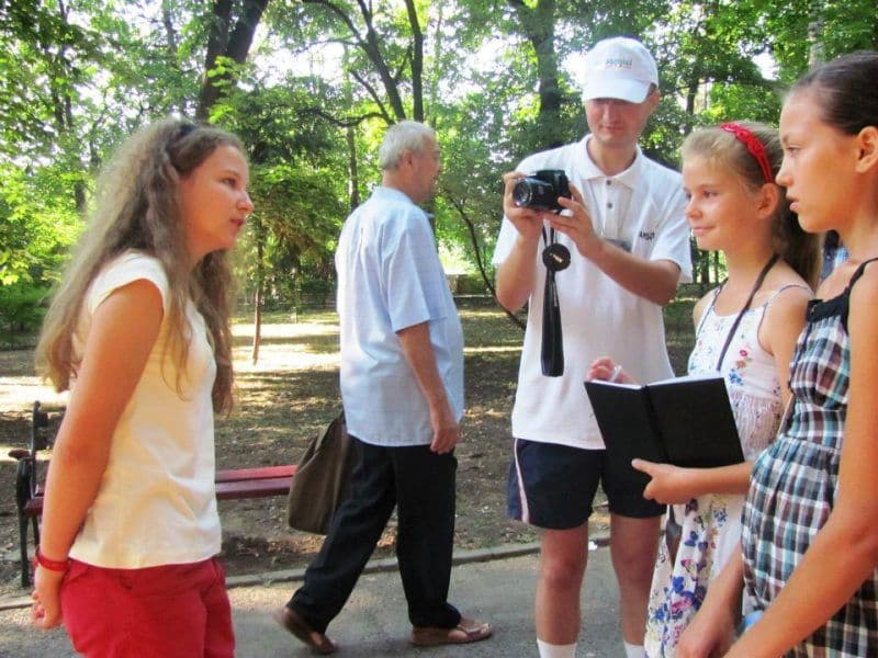 BUZZ - Ziarul tuturor copiilor din Botosani - 1 AN de aparitii lunare (14)