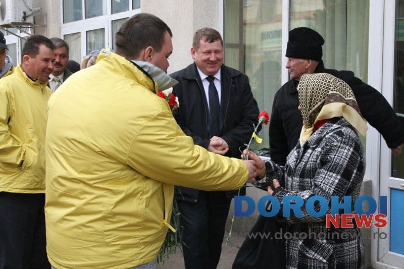 Flori impartite de PNL Dorohoi_052