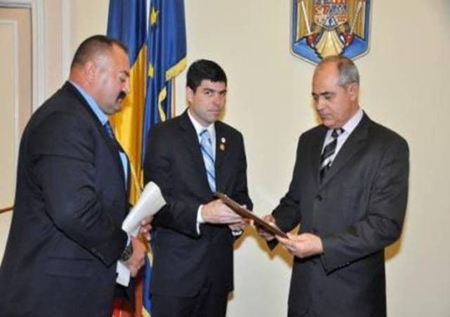 Cristian Cucoreanu-si-politisti-americani_2
