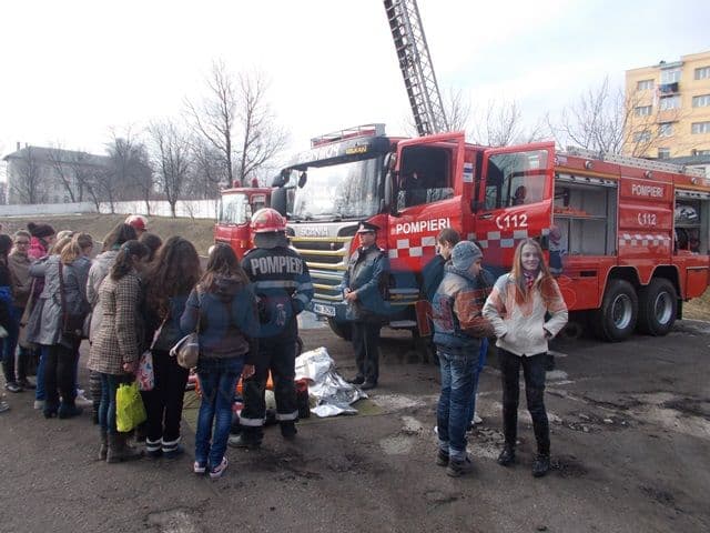 Scoala Altfel la pompierii dorohoieni_07