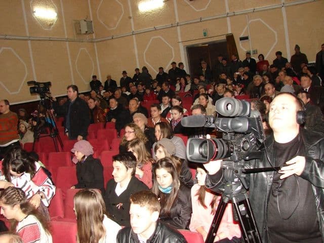 Oficialitati din trei tari reunite de sloganul - Basarabia e Romania (2)