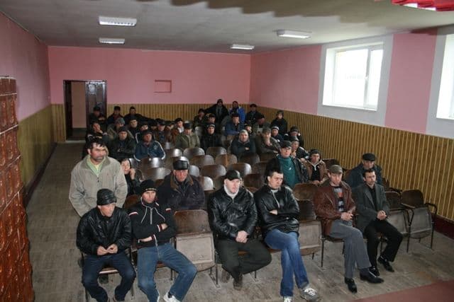 Specialisti in agricultura de vorba cu fermierii (2)