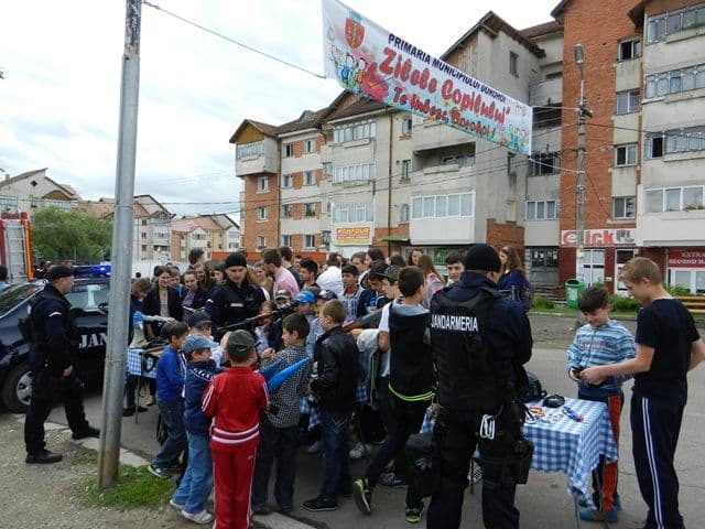 Ziua copilului - demonstratie jandarmi - Dorohoi2