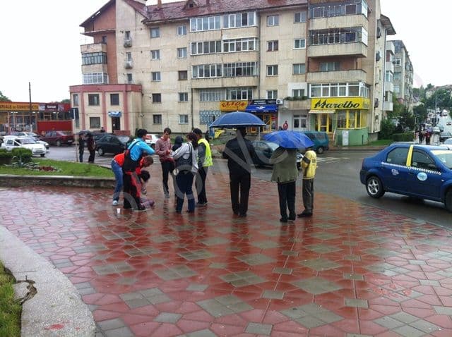 Femeie cazuta in strada in Dorohoi_01