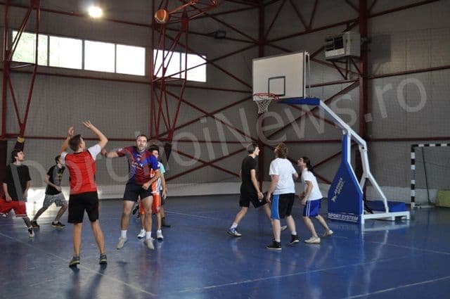 Trupa Bosquito_relaxare la baschet_Dorohoi_04