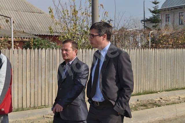 Andrei Dolineaschi si Dorin Alexandrescu_vizita santiere Dorohoi_01