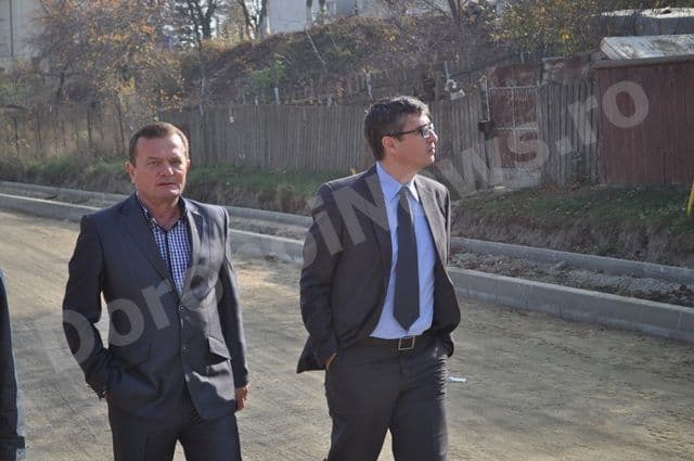 Andrei Dolineaschi si Dorin Alexandrescu_vizita santiere Dorohoi_02
