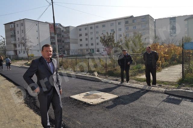 Andrei Dolineaschi si Dorin Alexandrescu_vizita santiere Dorohoi_10