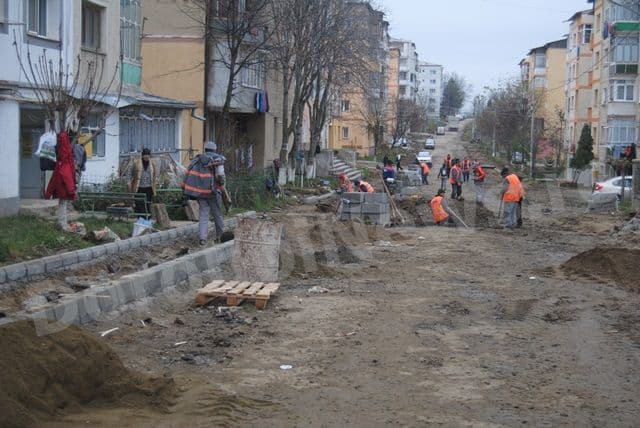 Lucrari de reabilitare pe strazile Sasa Pana si Calea Plevnei din Dorohoi_14