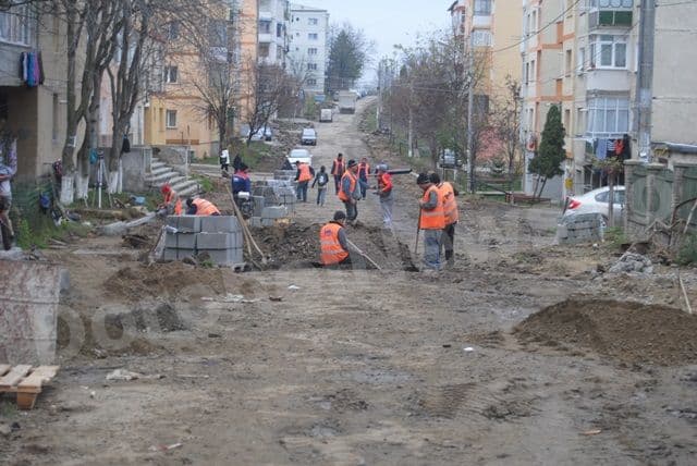 Lucrari de reabilitare pe strazile Sasa Pana si Calea Plevnei din Dorohoi_15