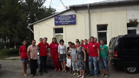 Senatorul Federovici alaturi de persoanele asistate medico-social de la Flamanzi (3)