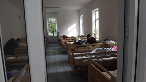 Senatorul Federovici alaturi de persoanele asistate medico-social de la Flamanzi (7)