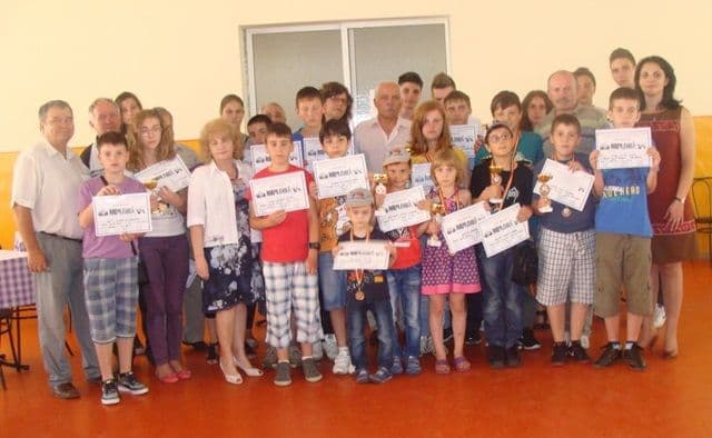 Premianţii-Concursului-Interjudetean-de-Sah-Cupa-Luceafarul-editia-a-IX-a_03