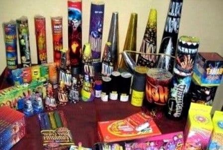 Cercetaţi penal, pentru deţinere şi comercializare fără drept de obiecte pirotehnice în ultimele zile a anului 2013