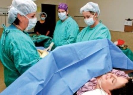 Naşterile prin cezariană nu vor mai fi decontate de stat